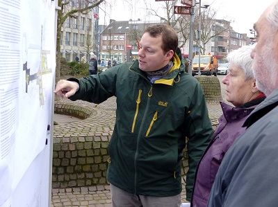 Arne Gogol vom Planungsamt erklärt, wie das neue Rathausquartier genau aussehen soll.