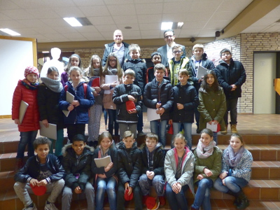 Schulklasse des Georg-Forster-Gymnasiums mit Bürgermeister Landscheidt