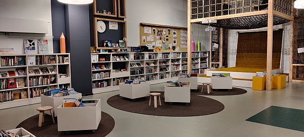 Kinderbücherei mit Lesenetz