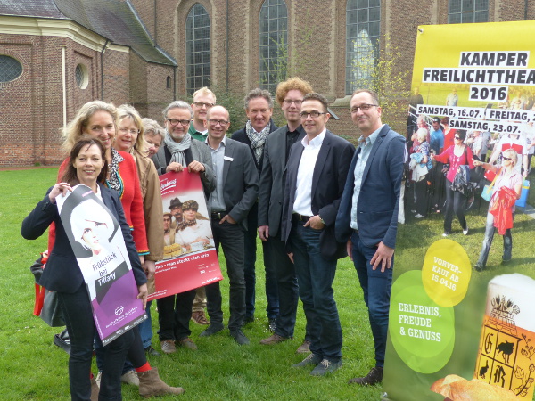 Kamper Freilichttheater 2016: Gruppenbild bei der Vorstellung des Programms