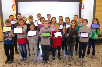 Kinder mit Tablets