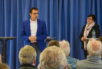 Bürgermeister begrüßt die Gäste