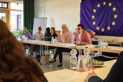 Bürgermeister diskutiert mit Europaschülern