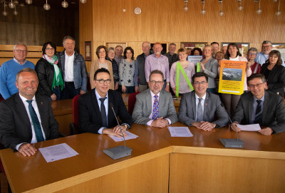 Bürgermeister und Landrat mit Vertretern der Bürgerinitiativen