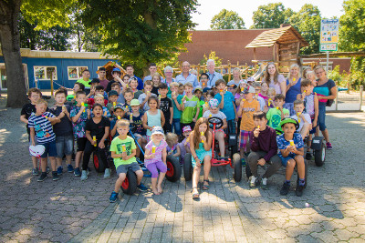 Teilnehmer des Ferienspaßes freuen sich über leckeres Eis