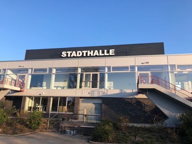 Außenansicht der renovierten Stadhallenfassade