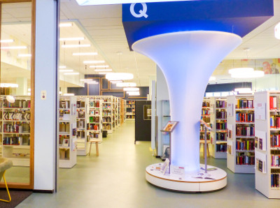 Q-Thek Säule in der Mediathek