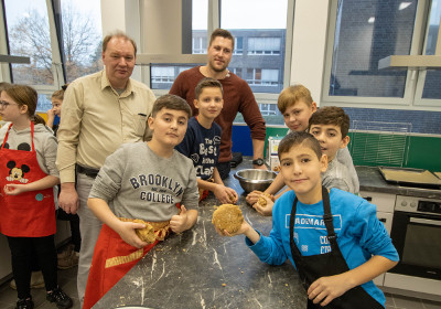 Klimamanager backen mit Schülern