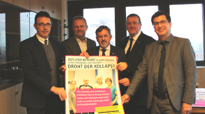 von links nach rechts - Bürgermeister Prof. Dr. Christoph Landscheidt, Thomas Ahls (Bürgermeister Alpen), Klaus Kleinenkuhnen (Bürgermeister Rheurdt), Josef Lübbers (Geschäftsführung St. Bernhard-Hospital), Frank Tatzel (Bürgermeister Rheinberg)