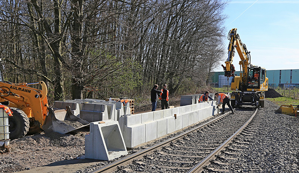 Der Bau des Bahnsteigs hat begonnen
