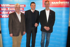 Auf dem Bild von links: Hans-Werner Schumacherr, Bürgermeister Doktor Christoph Landscheidt und Thomas Schulmeyer