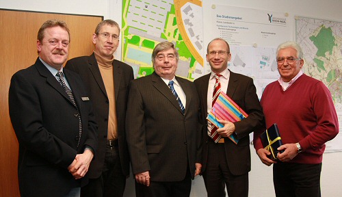 Gruppenfoto bei der Verabschiedung von Günther Hovestadt