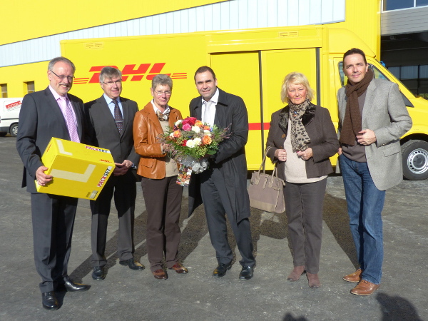 Bürgermeister Landscheidt bei Eröffnung der neuen Post-Zustellbasis