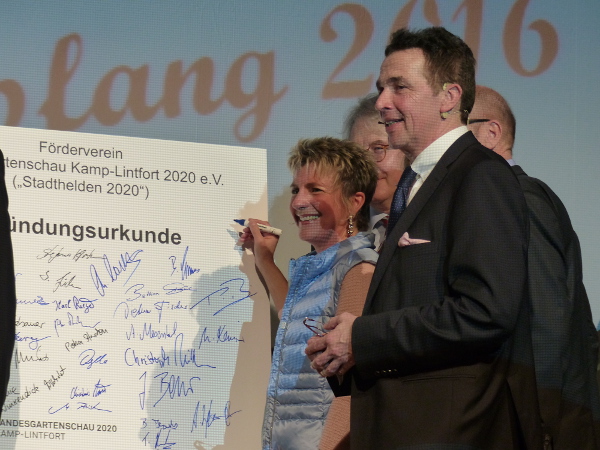 Unterzeichnung Gründungsurkunde Neujahrsempfang 2016