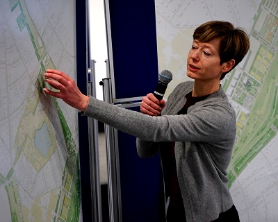 Prof. Dip-Ing. Ulrike Böhm aus Berlin erklärt ihren Sieger-Entwurf zur LAGA 2020.