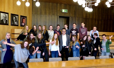 Gruppenbild Schüler im Ratssaal