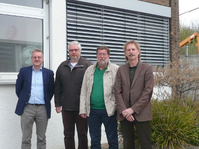  v.l.n.r. Bernhard Lefarth (Betriebsleiter ASK), Michael Möhlen (Personalrat), Friedhelm Roth (Jubilar), Martin Notthoff (Dezernent)