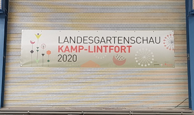 Jetzt machen die Landesgartenschau-Banner auch in den Sporthallen auf das Großereignis aufmerksam 