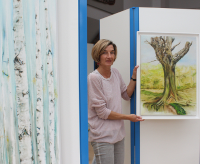 Die Künstlerin Stephanie Lenders präsentiert ihre Werke inspiriert von der Natur (Foto: Vivien Lenders, Kempen)