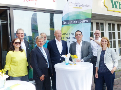 Alle Projektbeteiligten waren zur Eröffnung des Quartiersbüros in der Friedrichstarße zugegen