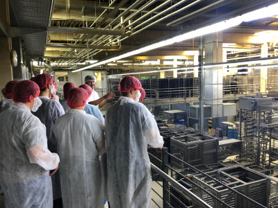 Beim Besuch der Bäckerei Büsch bekamen die Teilnehmer Einblicke in den Produktionsbereich