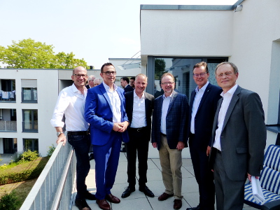 v. l. Erster Beigeordneter der Stadt Dr. Christoph Müllmann, Bürgermeister Prof. Dr. Christoph Landscheidt, VdW-Verbandsdirektor Alexander Rychter, Landrat Kreis Wesel Dr. Ansgard Müller, Axel Gedaschko, Präsident des GdW Bundesverband deutscher Wohnungs- und Immobilienunternehmen e. V., und Gerd Hübsch, Geschäftsführer der Grafschaft Moers