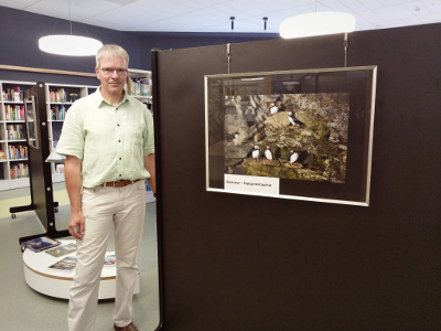 Stefan Reilich eröffnet seine Ausstellung in der Mediathek (Foto: Stadt Kamp-Lintfort_Pelzer)