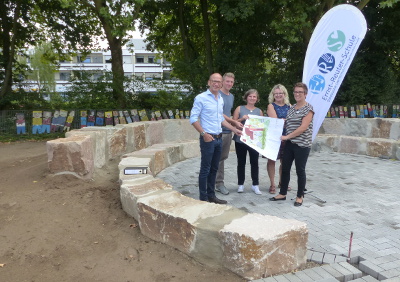 Alle Projektbeteiligten freuen sich auf den neuen Schulhof der Ernst-Reuter-Schule (Foto: Stadt Kamp-Lintfort)