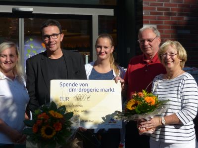 Scheckübergabe der dm-Spende an den Tierschutzverein