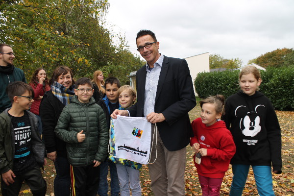 Bürgermeister Landscheidt besucht den Ferienspaß in der KOT Gestfeld 2018