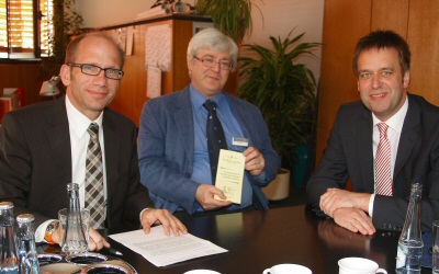 Kreisdirektor Ralf Berensmeier, 1. Beigeordneter der Stadt Dr. Christoph Müllmann und  Michael Römpke von der Betreuungsstelle des Kreises  