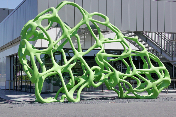 'Der Schattenwerfer' auf dem Klever Campus der Hochschule Rhein-Waal.
