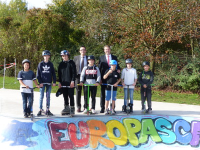Bürgermeister Christoph Landscheidt zeigte sich begeistert von der Skater-Performance
