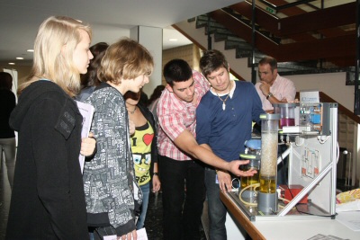 Der Chemie-Aktionstag der Unternehmerschaft Chemie Niederrhein fand zum ersten Mal in der Stadthalle Kamp-Lintfort statt.