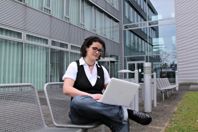 Linda Reiner, die erste Bachelorabsolventin am Campus Kamp-Lintfort.
