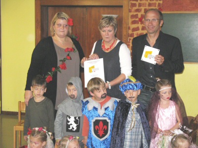 Frau Irmgard Hardt (Leiterin) und Herr Dr. Christoph Müllmann (Erster Beigeordneter) mit Gütesiegel 