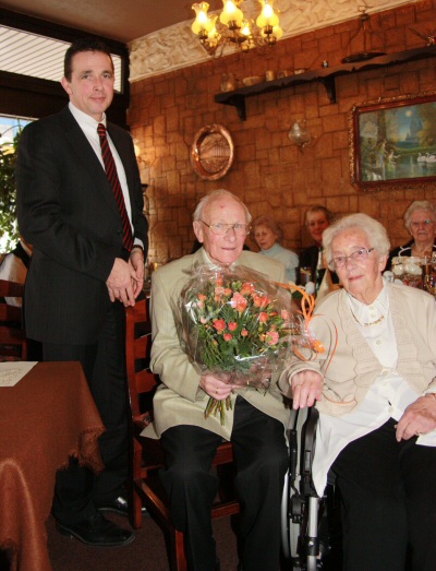 Bürgermeister Dr. Christoph Landscheidt, Jubilar Kurt Handrick und seine Ehefrau Elise