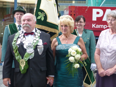 Der neue Stadtschützenkönig Hans-Dieter Krausner und seine Königin