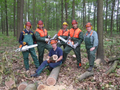 Die Teilnehmer des Kettensägenlehrgangs der Feuerwehr Kamp-Lintfort