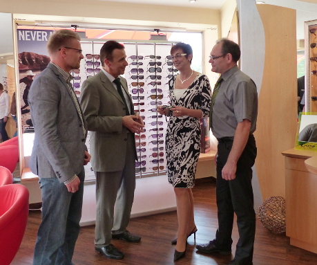 Bürgermeister Landscheidt bei Optik Blickwinkel