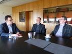 Bügermeister Landscheidt im Gespräch mit Weihbischof Lohmann und Dechant Rieger