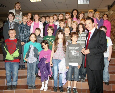 Bürgermeister Dr. Christoph Landscheidt empfing am 20. Juni 2011 die Klasse 3 c der Grundschule am Niersenberg im Rathaus
