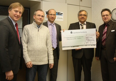Mitarbeiter der Sparkasse Duisburg spenden für Kinderhilfsfonds von WieDuMir