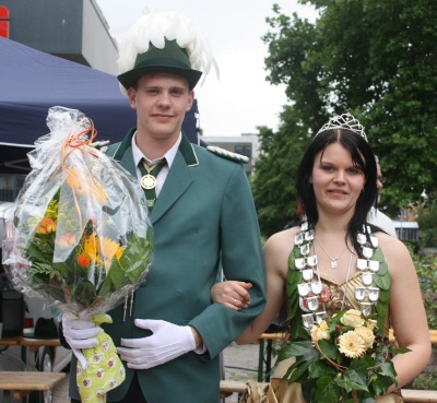Stadtschützenkönigin Doreen Guttmann mit Prinzgemahl Marcel Weirich