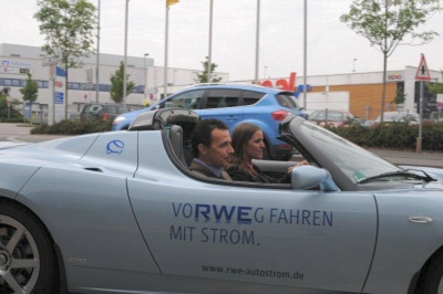 Die Stadtwerke weihten am 15. Juni 2011 die ersten beiden Stromladesäulen in Kamp-Lintfort ein. 
