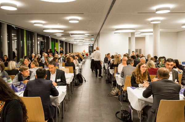 Stipendiatinnen und Stipendiaten der Hochschule Rhein-Waal treffen ihre Förderer, Foto: Hochschule Rhein-Waal