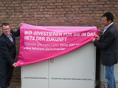 Frank Neiling, Beauftragter für den Breitbandausbau bei der Deutschen Telekom und Bürgermeister Prof. Dr. Christoph Landscheidt bei der Vorstellung des Breitbandausbaus