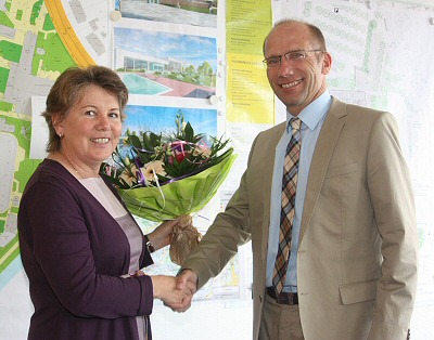 Frau Hoff und Herr Dr. Müllmann bei der Verabschiedung